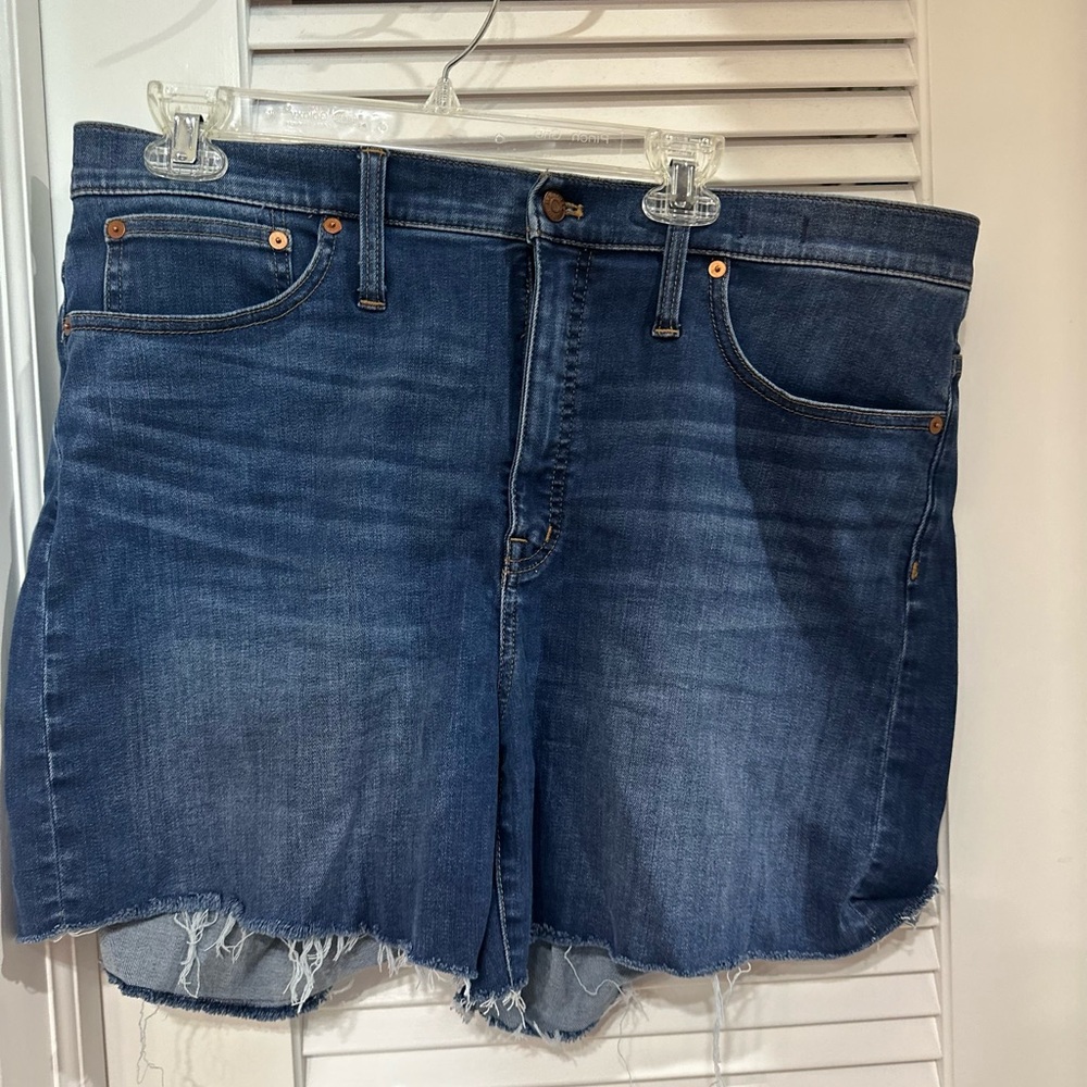 Madewell high rise denim shorts size 33